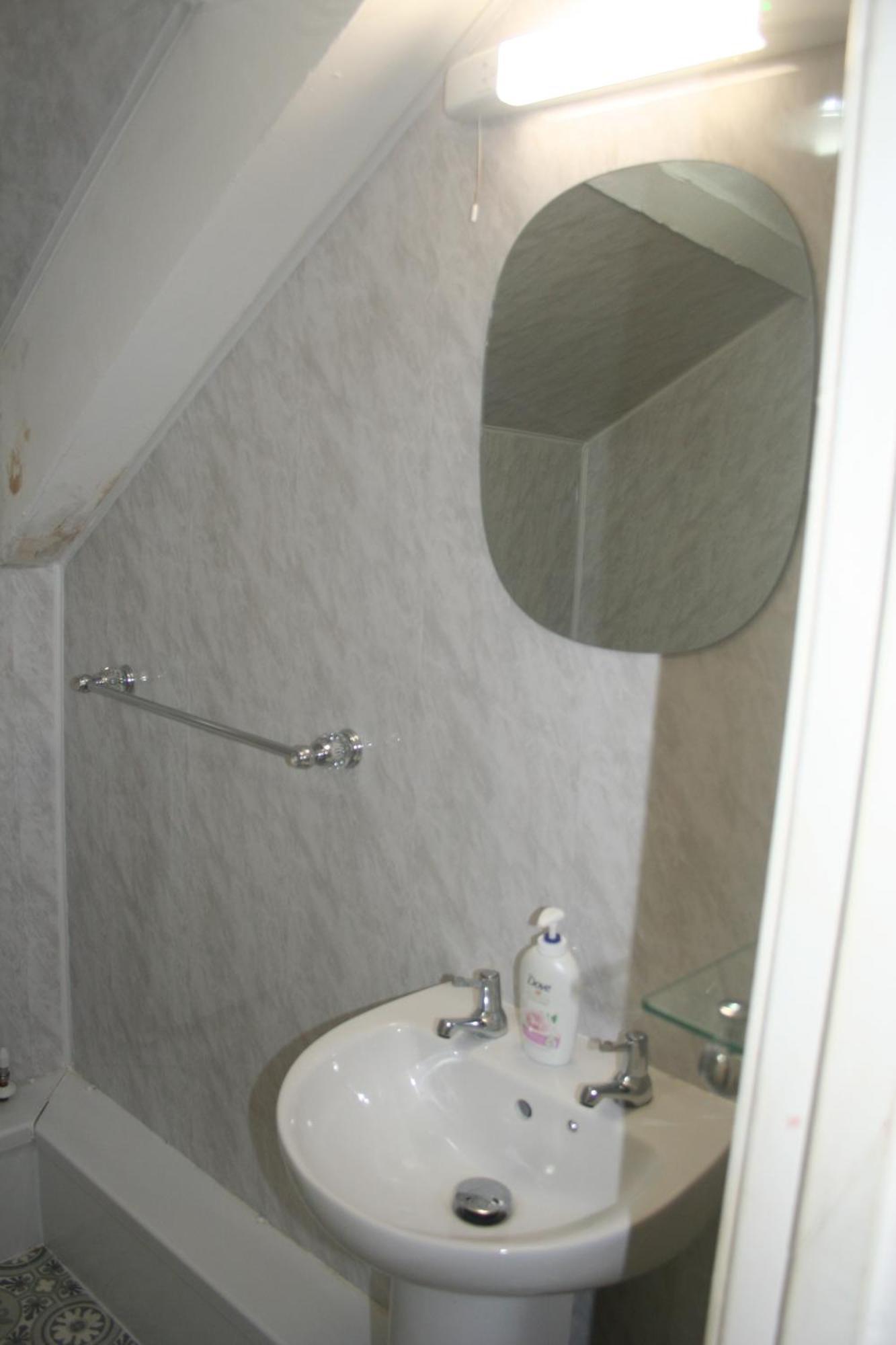 Coynant Farm Guesthouse - Farm Park Stay Swansea Bilik gambar